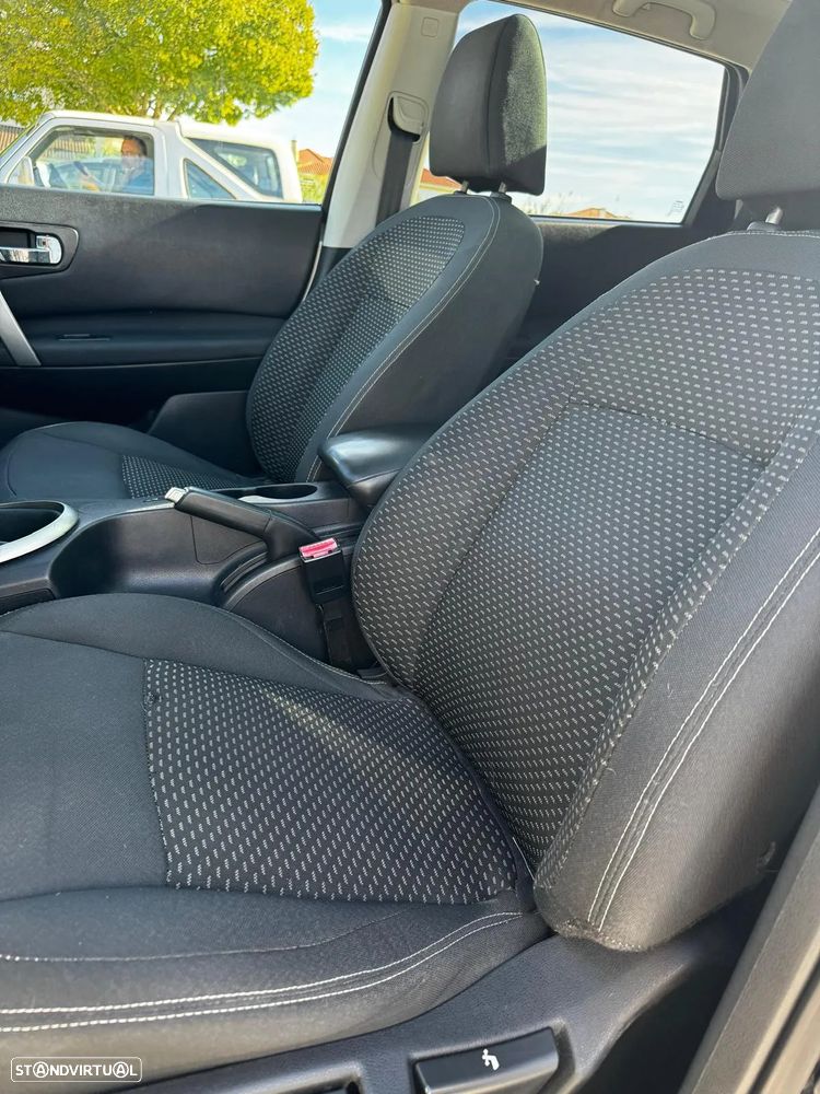 Nissan Qashqai +2 - 17