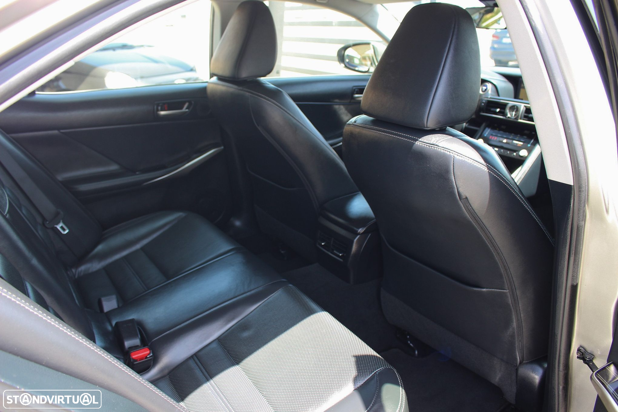Lexus IS 300H Luxury - 41