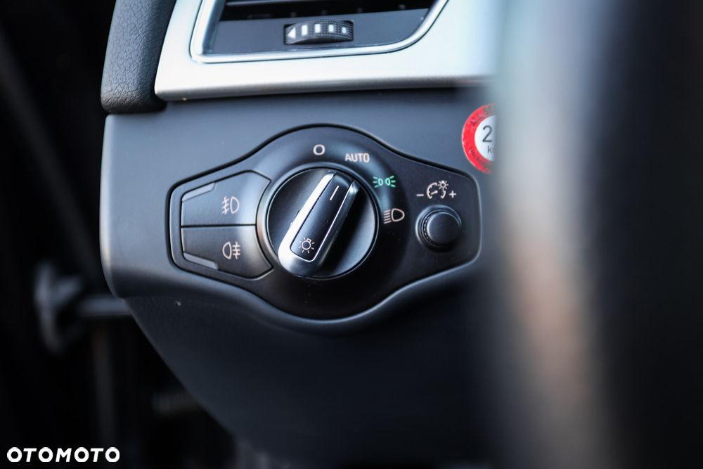 Audi A4 Avant 2.0 TDI DPF quattro S line Sportpaket (plus) - 24