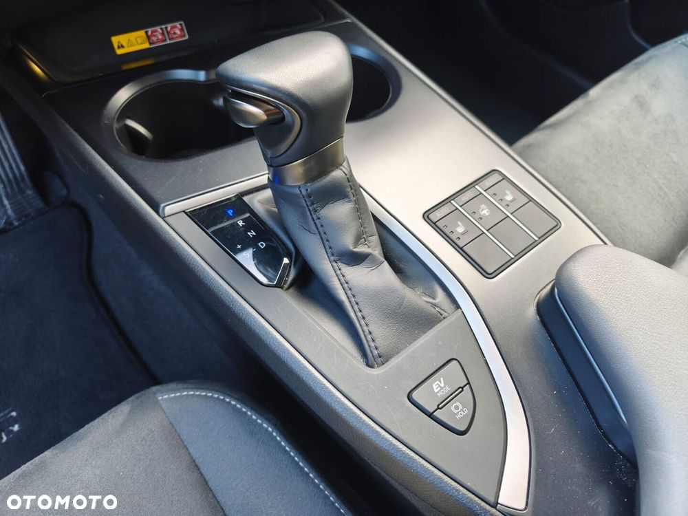 Lexus UX 250h GPF Business 2WD - 13