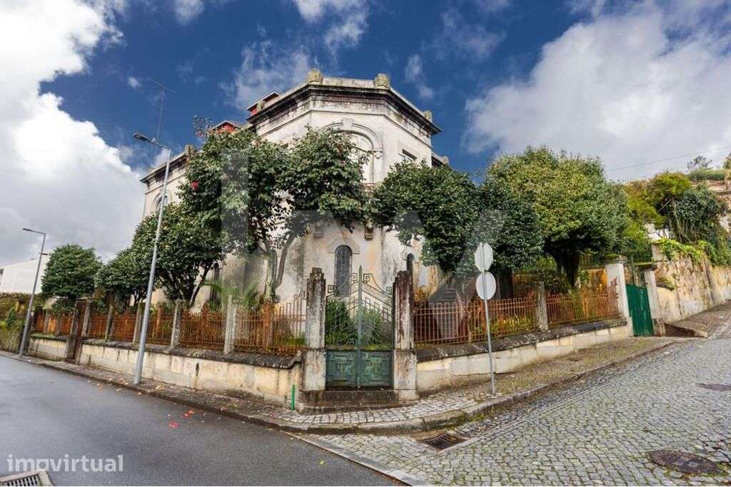 Moradia Senhorial no Centro  Povoa de Lanhoso, (Nossa Senhora do Ampar - Grande imagem: 2/57