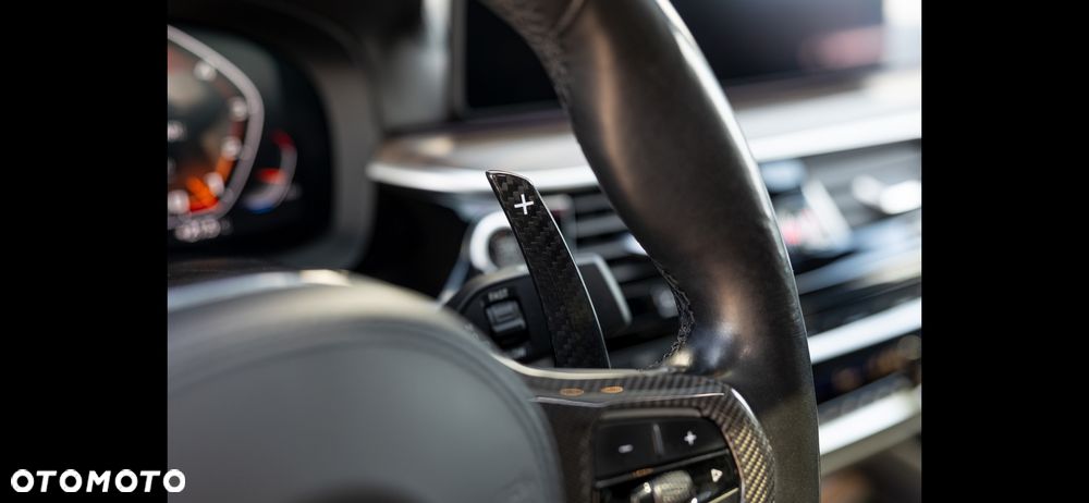 BMW Seria 5 M550i xDrive - 29