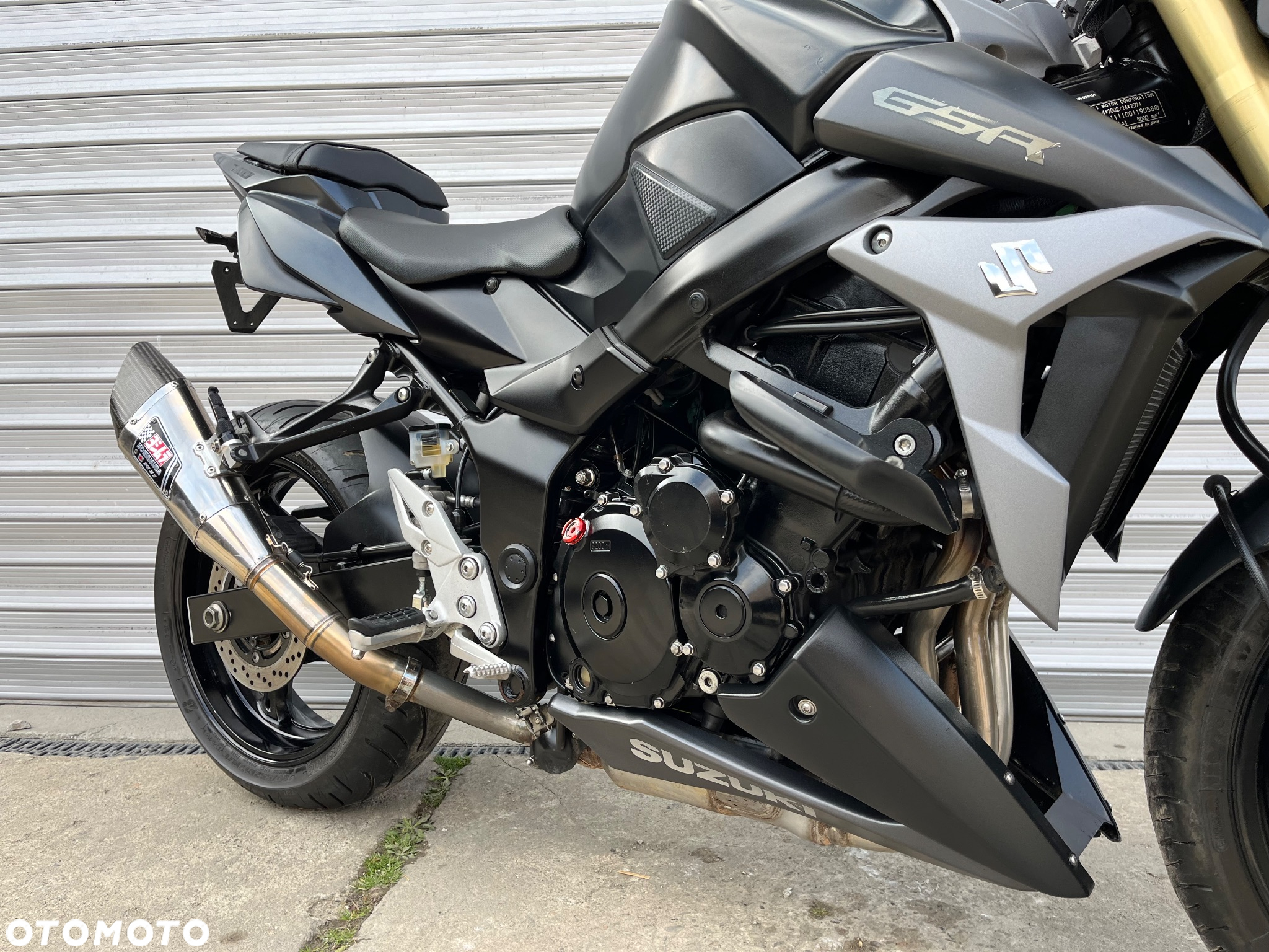 Suzuki GSR - 33