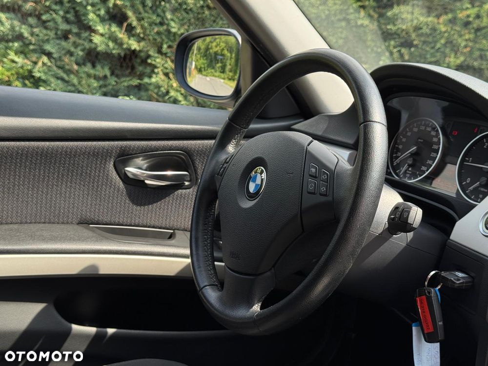 BMW Seria 3 320d - 23