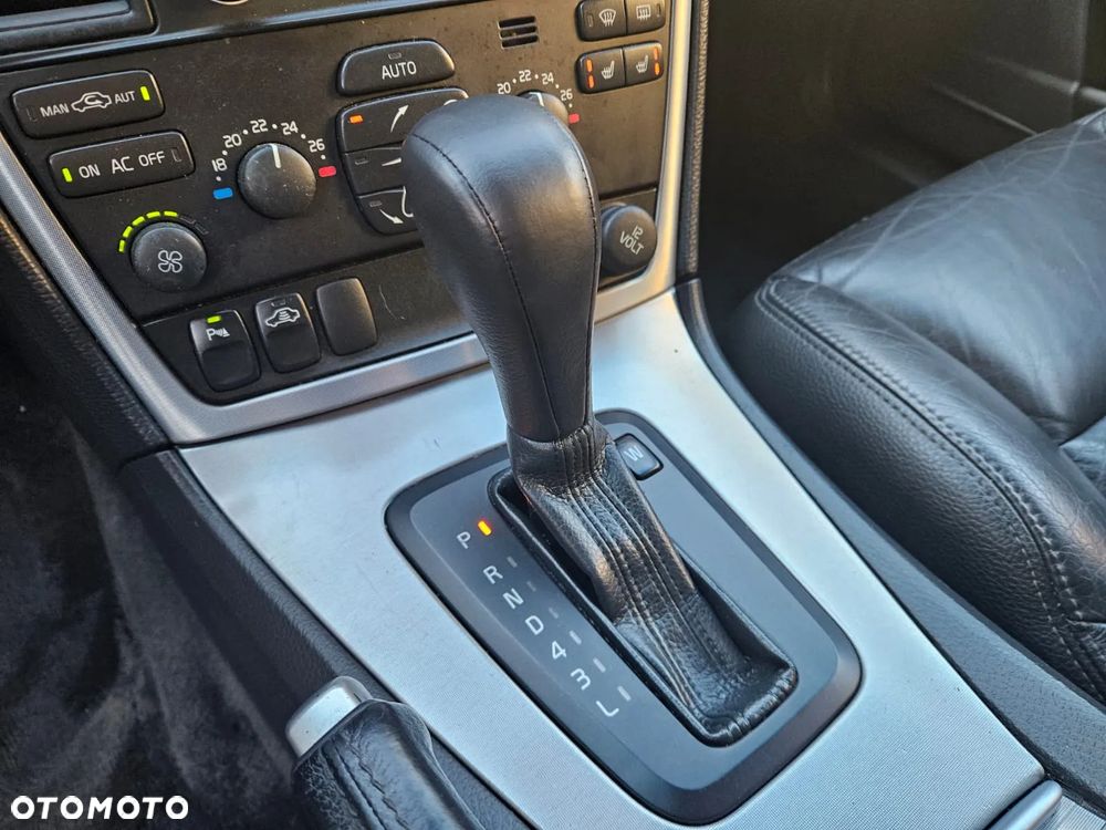 Volvo V70 2.4 Momentum - 24