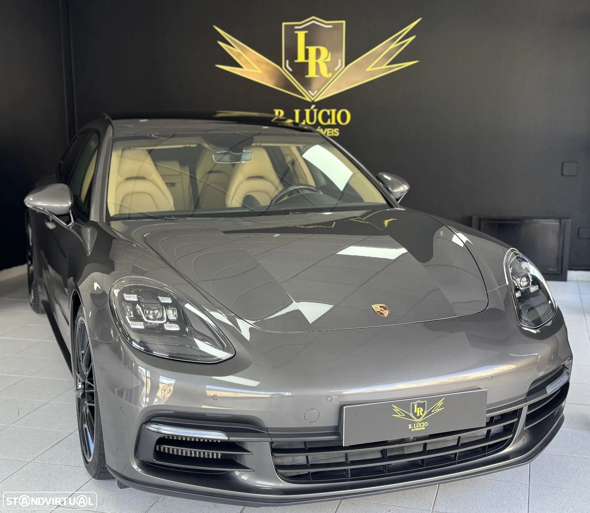Porsche Panamera Sport Turismo 4 E-Hybrid - 1
