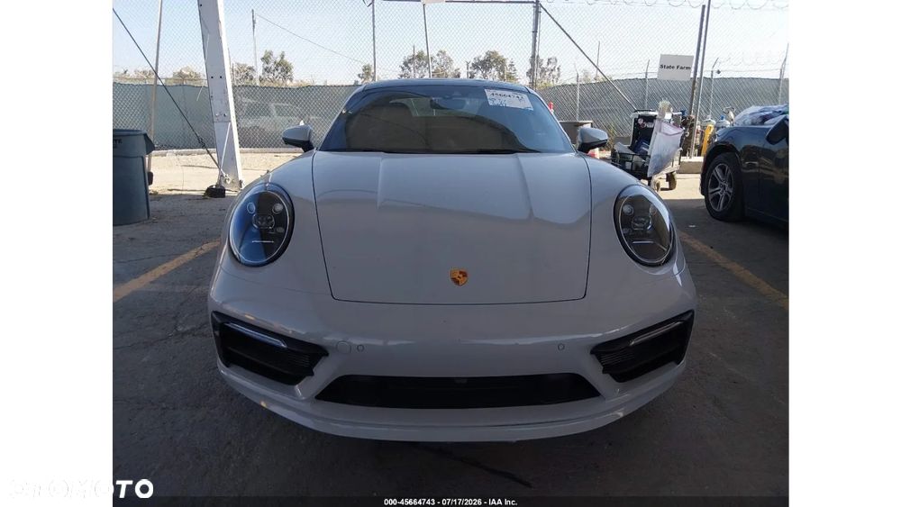 Porsche 911 Carrera 4 GTS PDK - 3