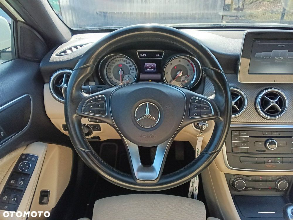 Mercedes-Benz GLA - 21