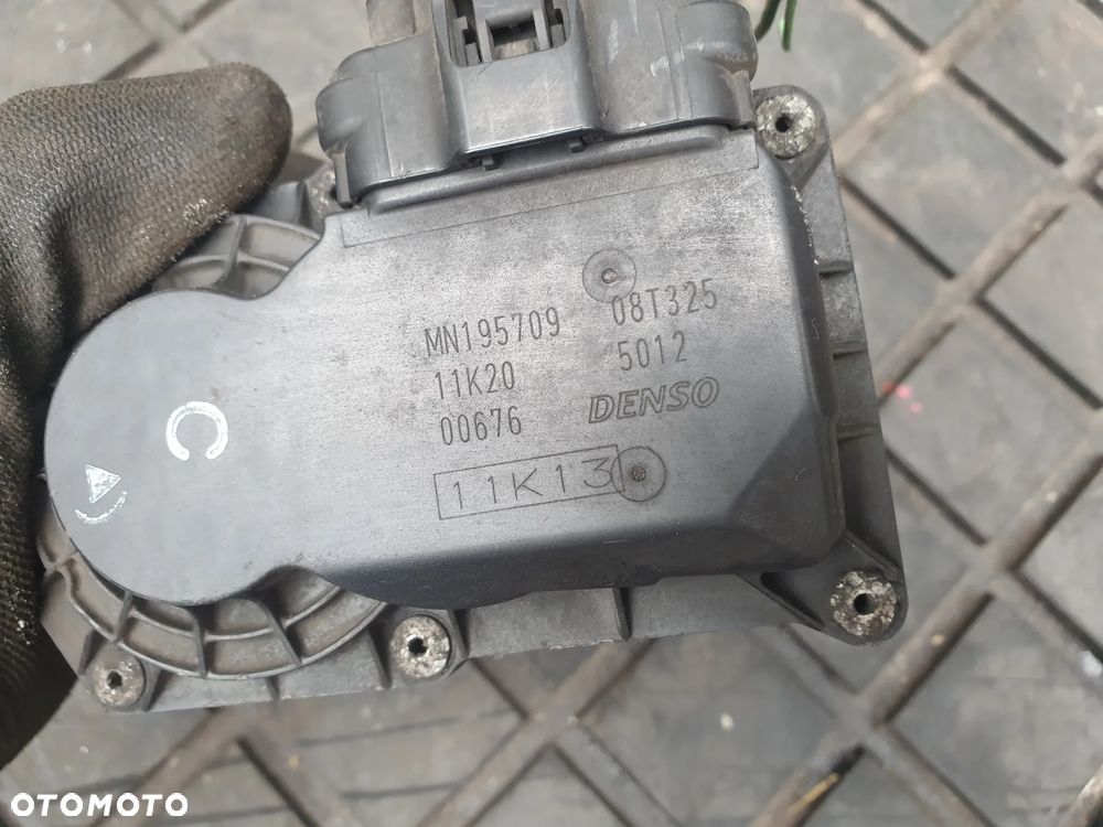 PRZEPUSTNICA POWIETRZA MITSUBISHI COLT SMART FORFOUR 1.3 1.5 16V MN195709 WTYCZKA INSTALACJA - 5