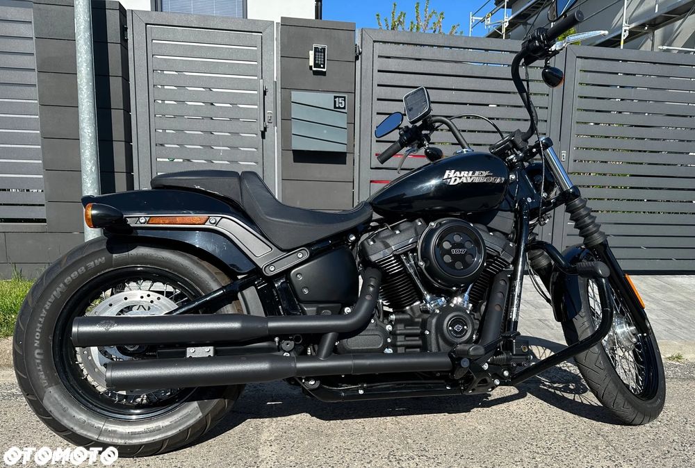 Harley-Davidson Dyna Street Bob - 1