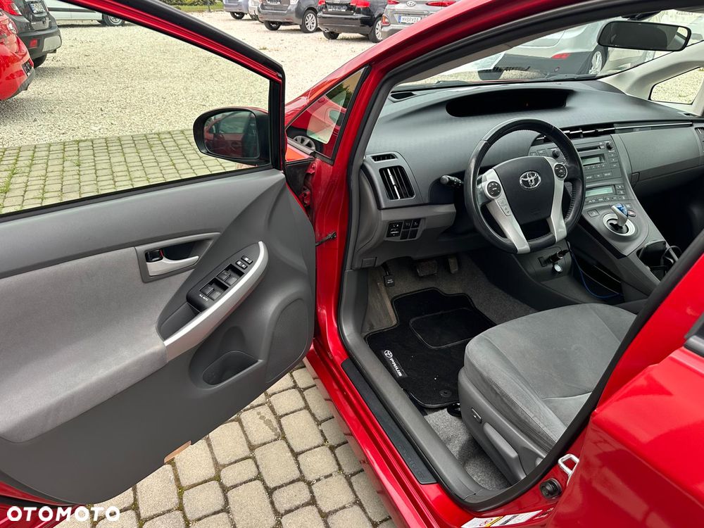Toyota Prius (Hybrid) Executive - 6