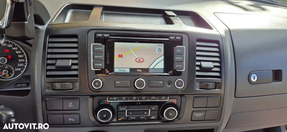 Volkswagen Caravelle - 8