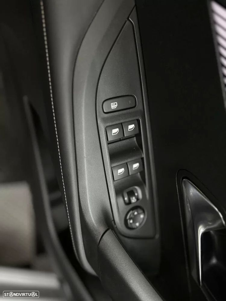 Peugeot 2008 Hybrid 136 e-DSC Allure - 22