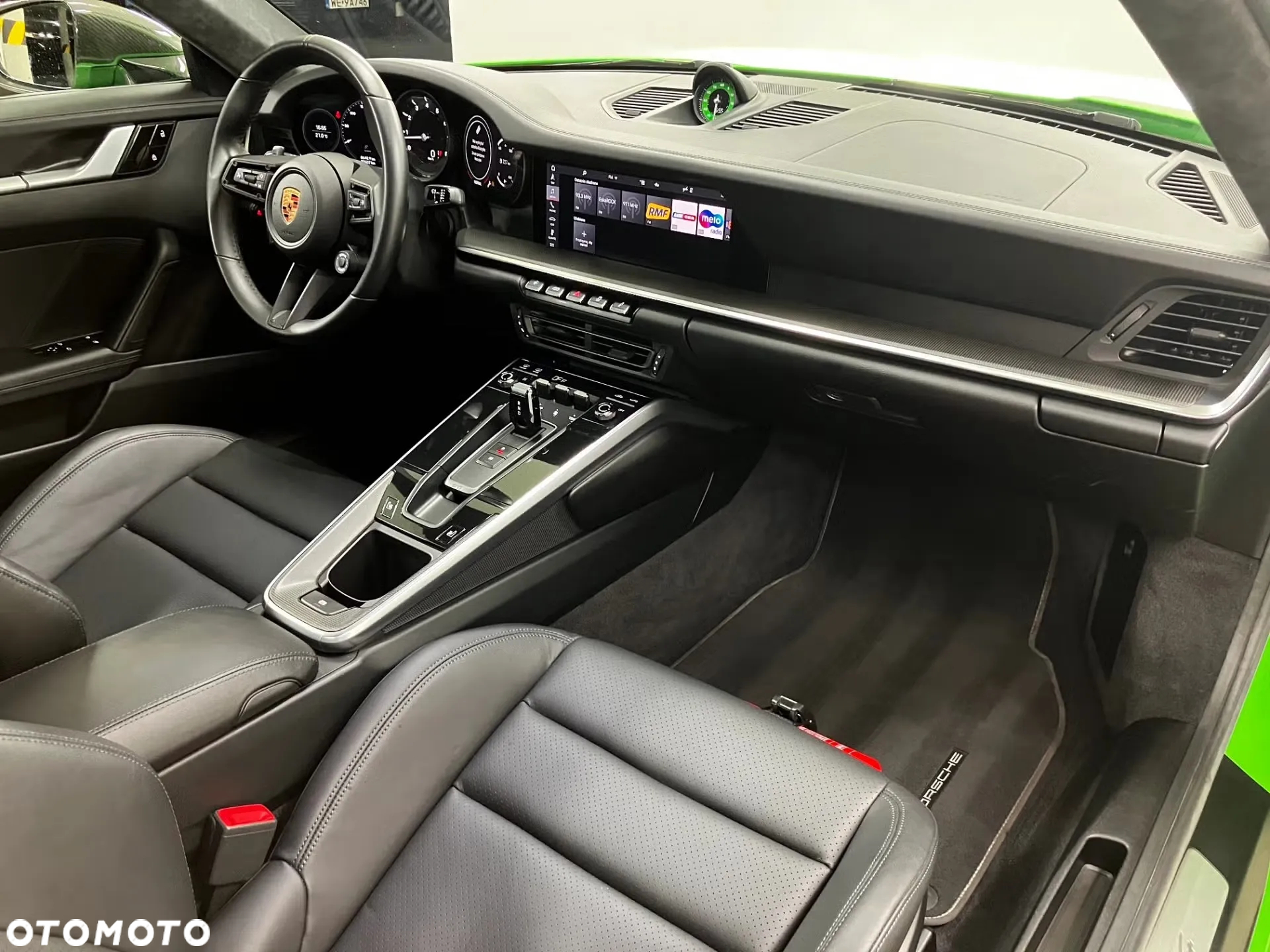 Porsche 911 Carrera 4 - 6
