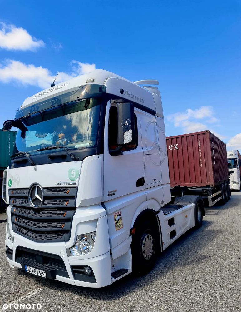 Mercedes-Benz Actros - 3