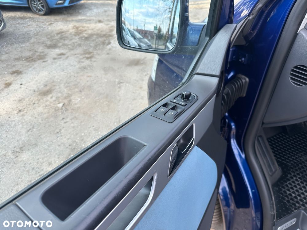 Volkswagen Multivan - 15