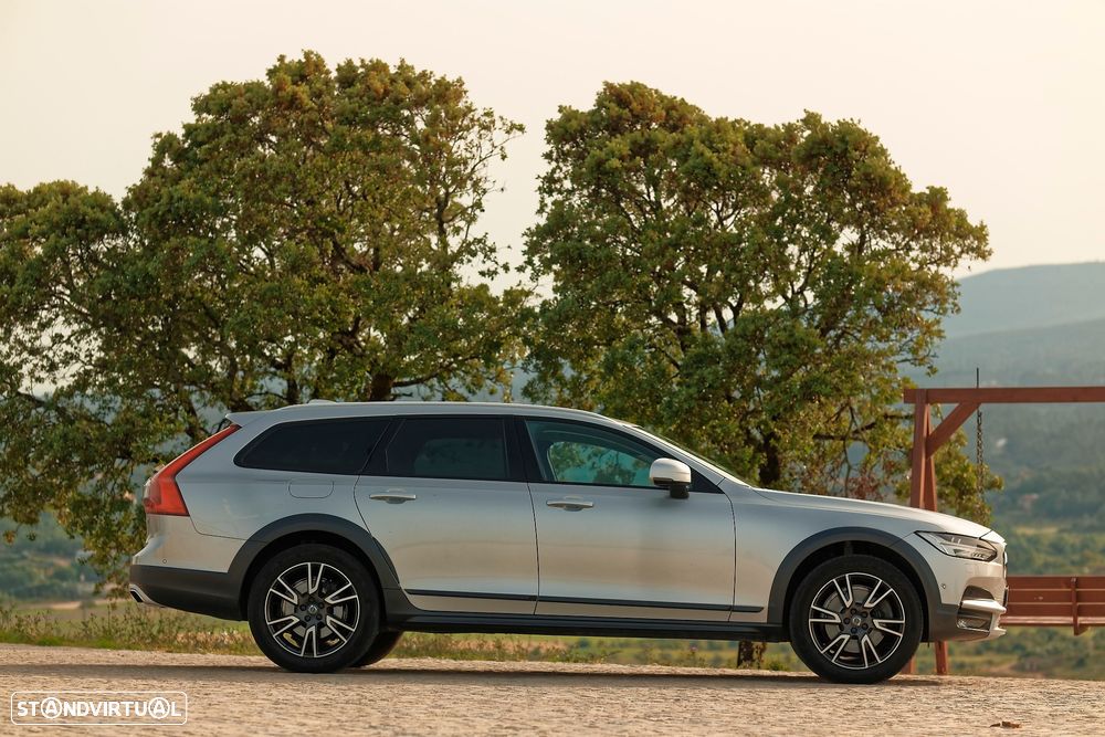 Volvo V90 Cross Country D5 AWD Geartronic Pro - 4