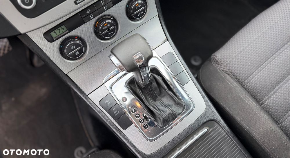 Volkswagen Passat 2.0 TDI DSG Comfortline - 20