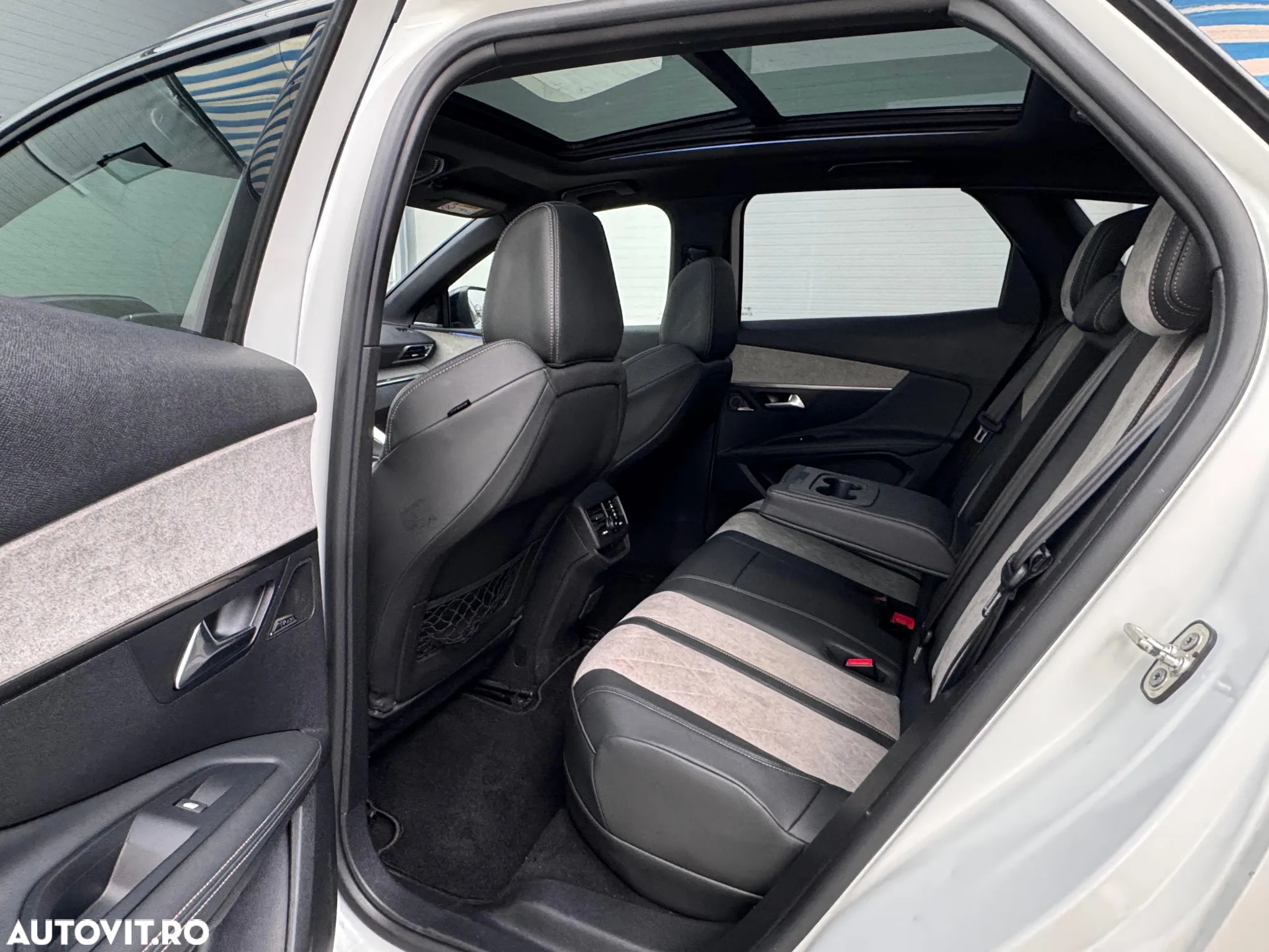 Peugeot 3008 Plug-In Hybrid 225 e-EAT8 GT - 21