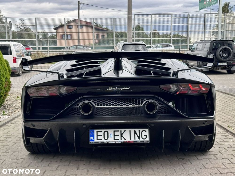 Lamborghini Aventador - 8