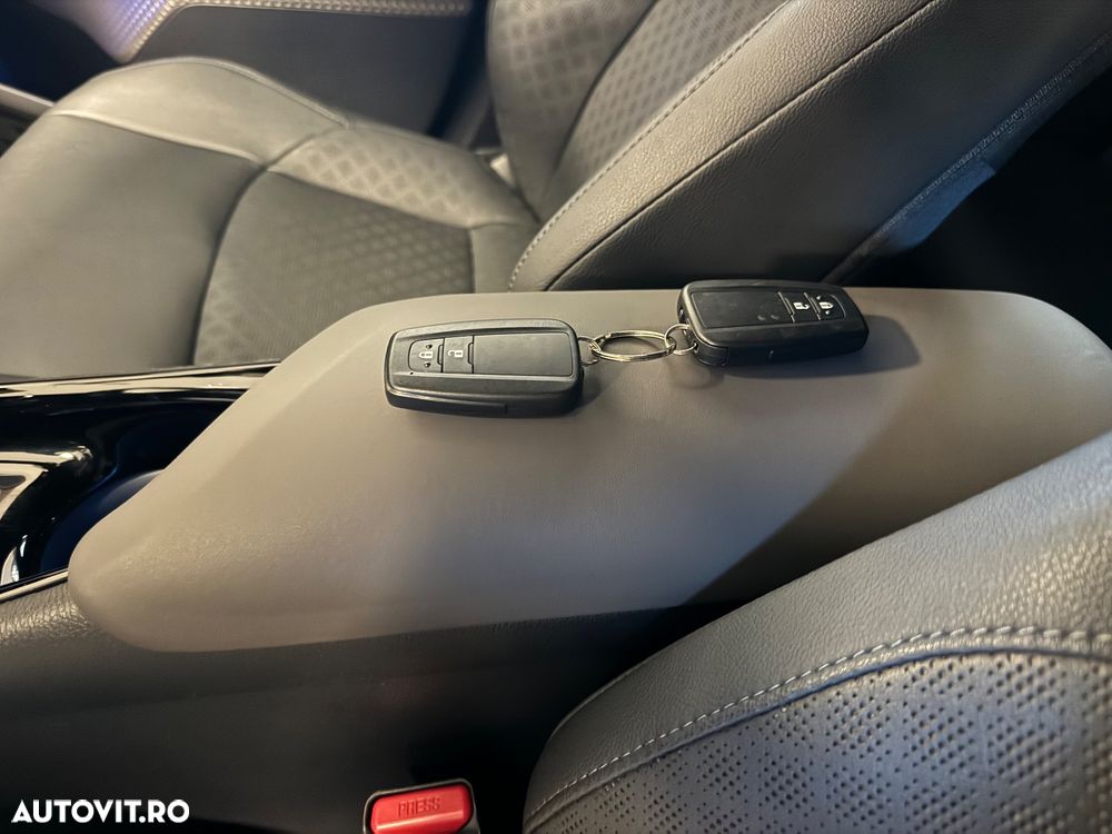 Toyota C-HR Hybrid Style Selection - 15