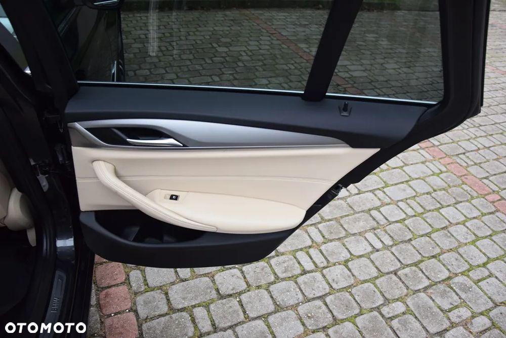 BMW Seria 5 520d M Sport sport - 22