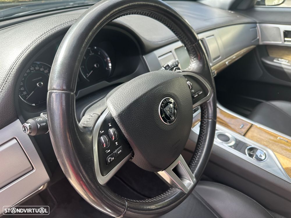 Jaguar XF 2.2 D Premium Luxury - 14