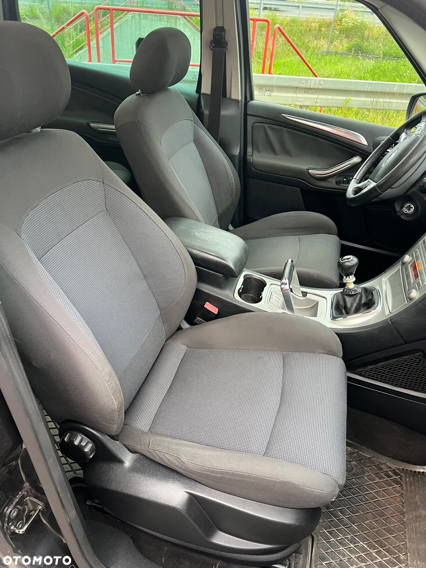 Ford S-Max - 12