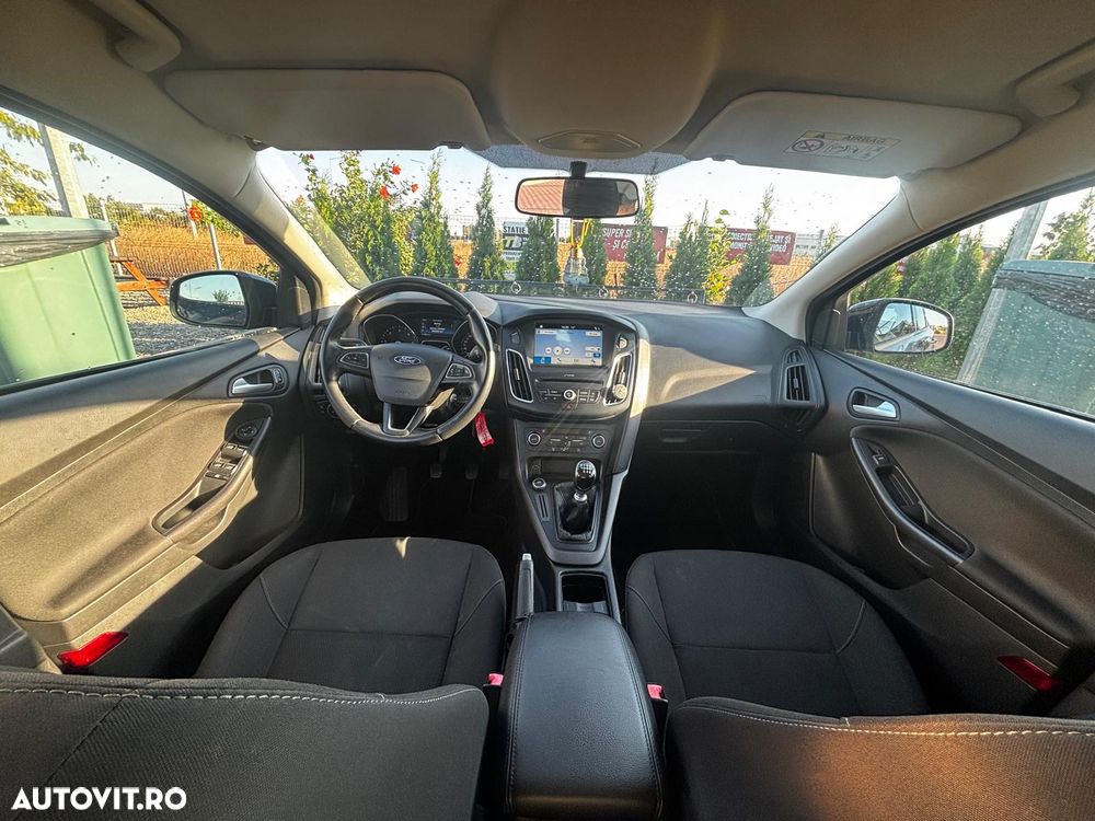 Ford Focus - 8