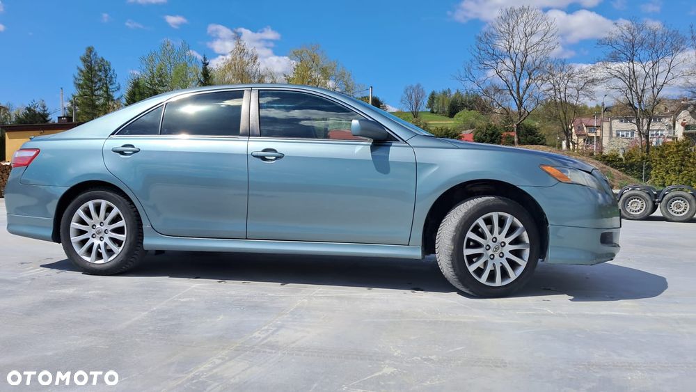 Toyota Camry - 2