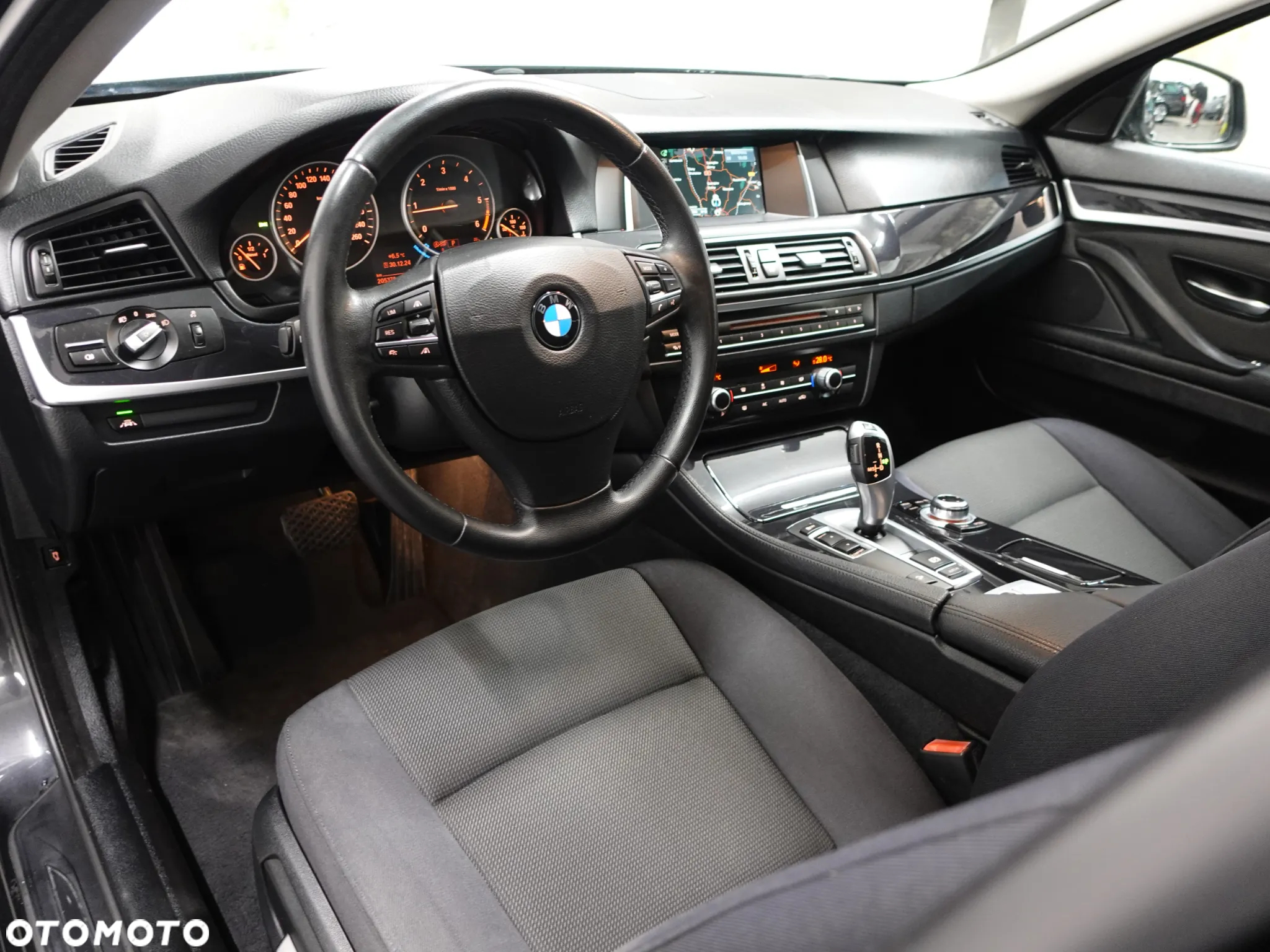 BMW Seria 5 520d xDrive Touring - 21