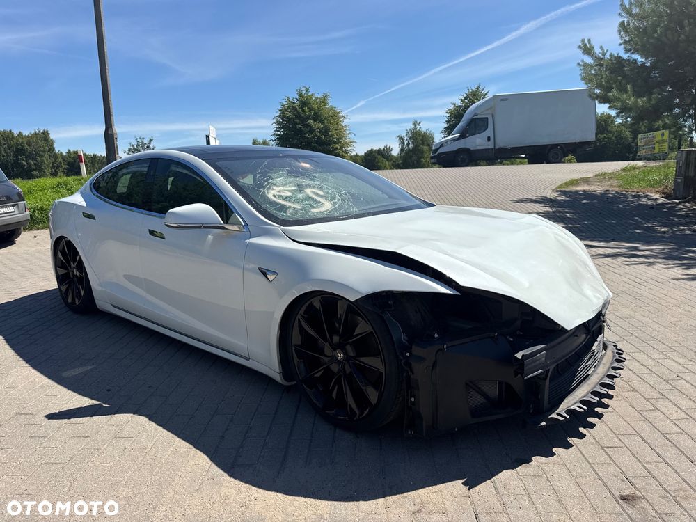 Tesla Model S - 3
