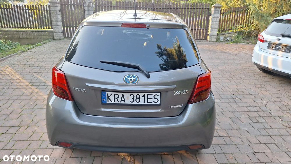 Toyota Yaris Hybrid 100 Premium - 6