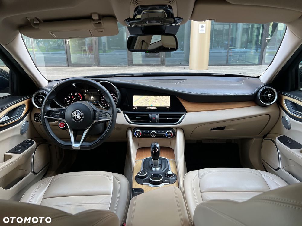 Alfa Romeo Giulia - 8