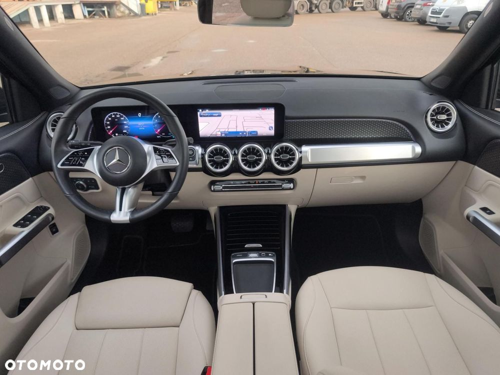 Mercedes-Benz GLB - 16