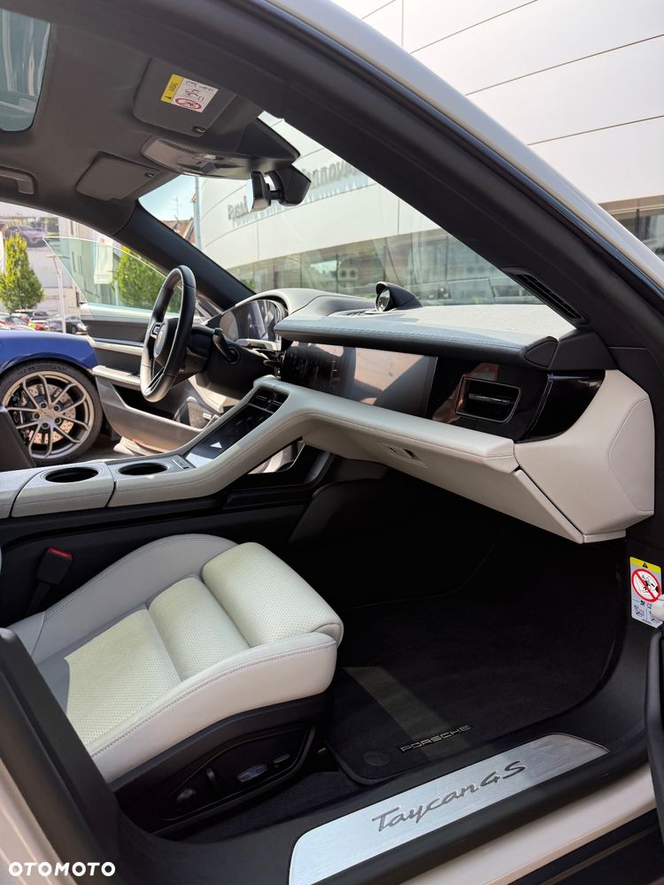 Porsche Taycan - 9