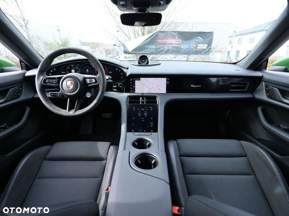 Porsche Taycan 4 Cross Turismo - 15