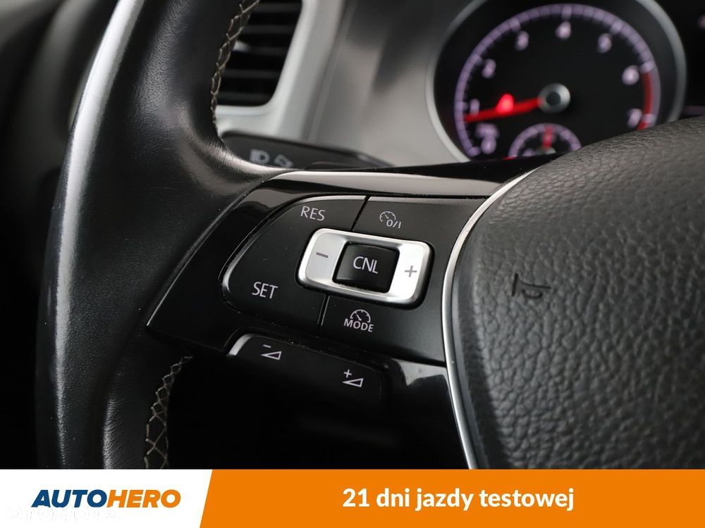 Volkswagen Golf - 28