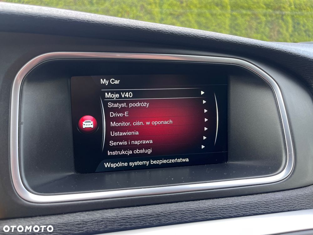 Volvo V40 D2 Drive-E R-Design Momentum - 14