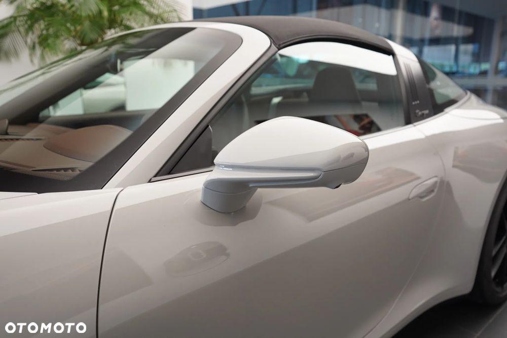 Porsche 911 Targa 4 GTS - 28