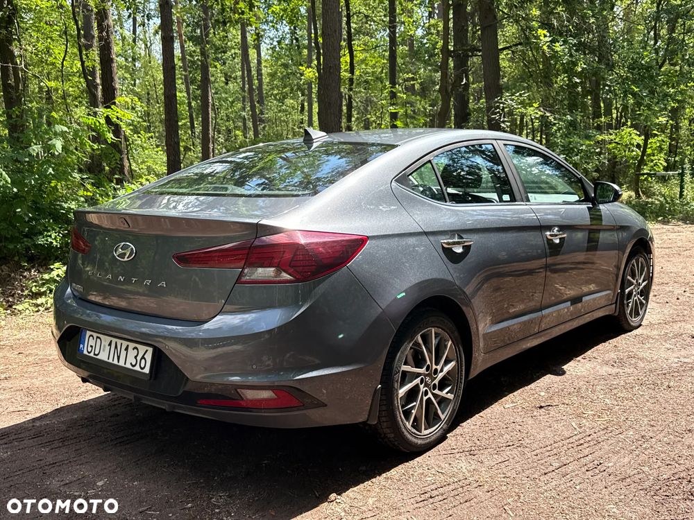 Hyundai Elantra 1.6 Style - 15