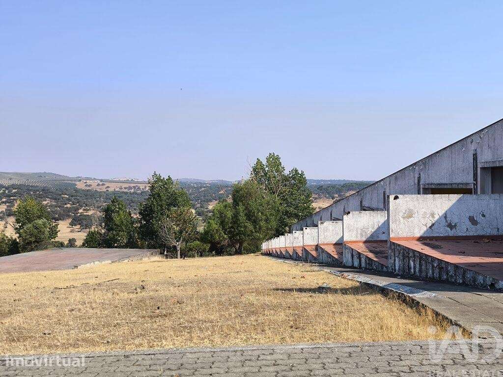 Prédio em Monforte de 4115 m2 - Grande imagem: 3/24