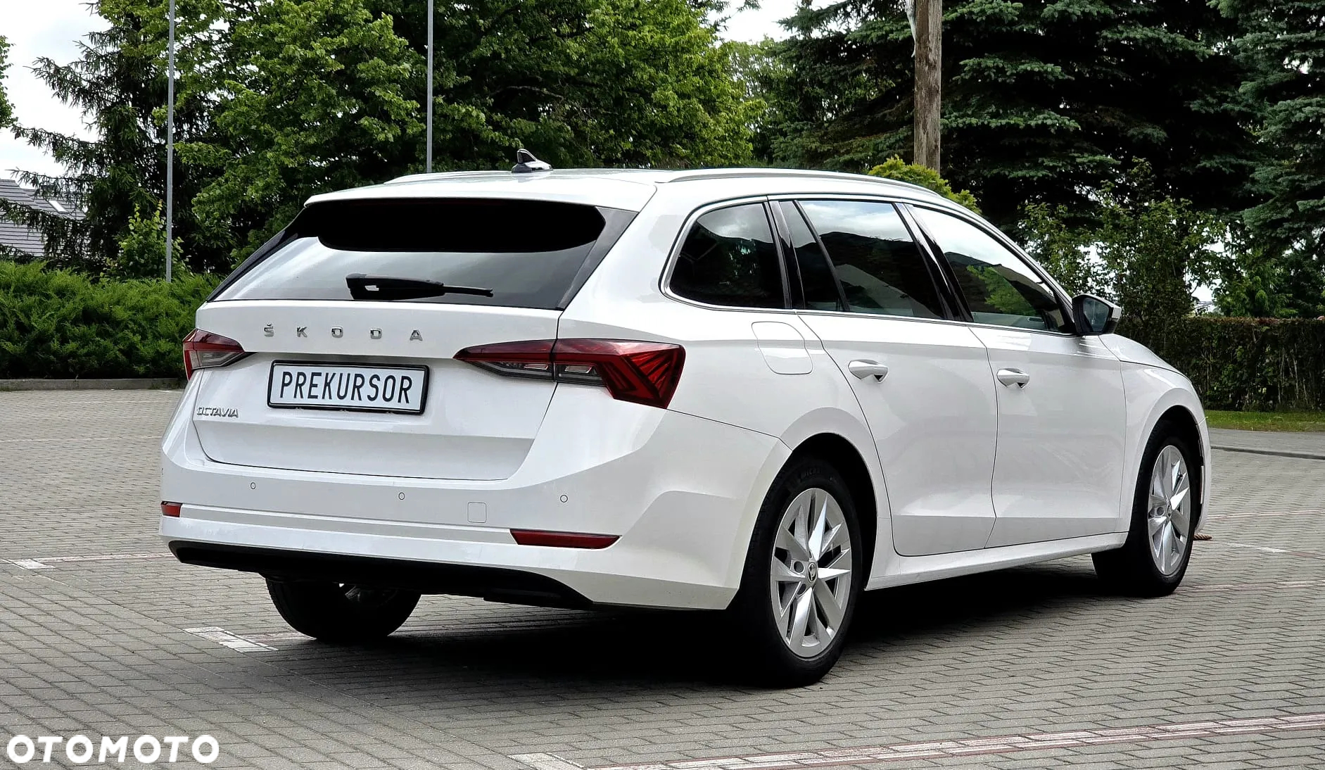 Skoda Octavia Combi 2.0 TDI DSG First Edition - 10