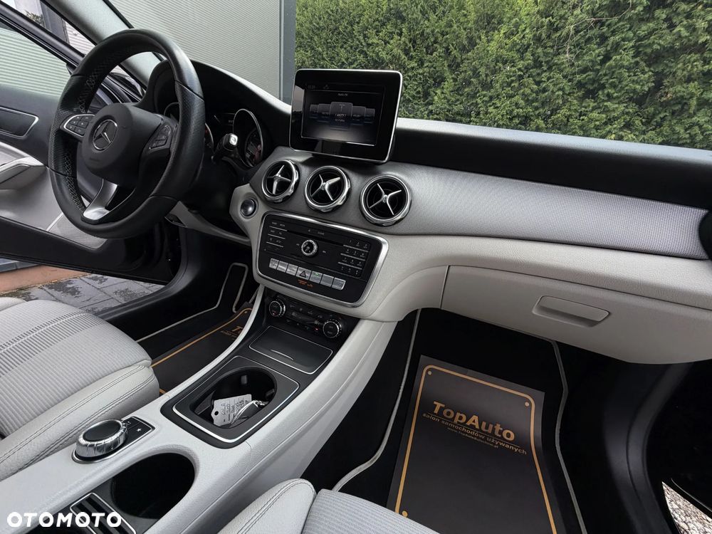 Mercedes-Benz GLA 200 7G-DCT Style - 16
