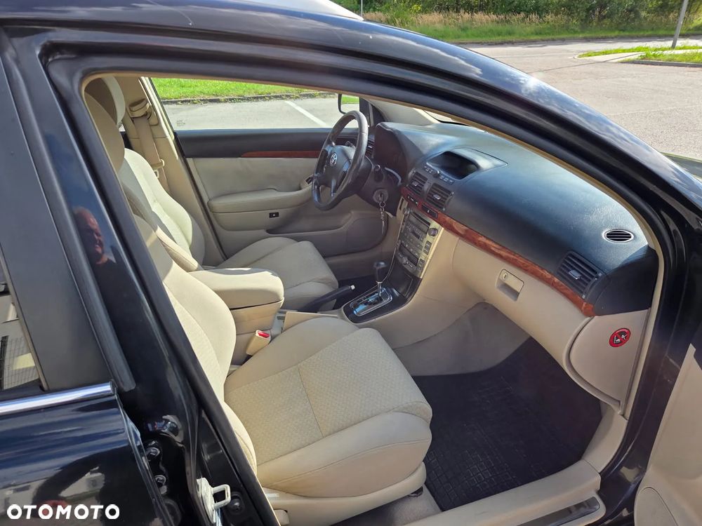 Toyota Avensis 2.0 VVT-i Sol - 13
