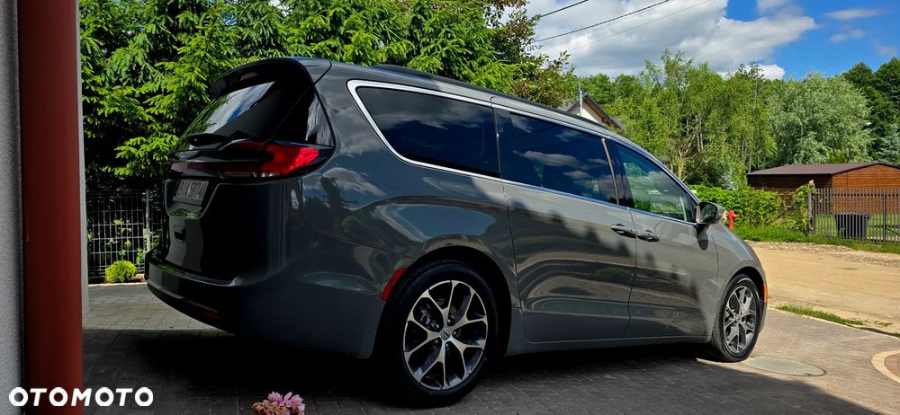 Chrysler Pacifica - 4
