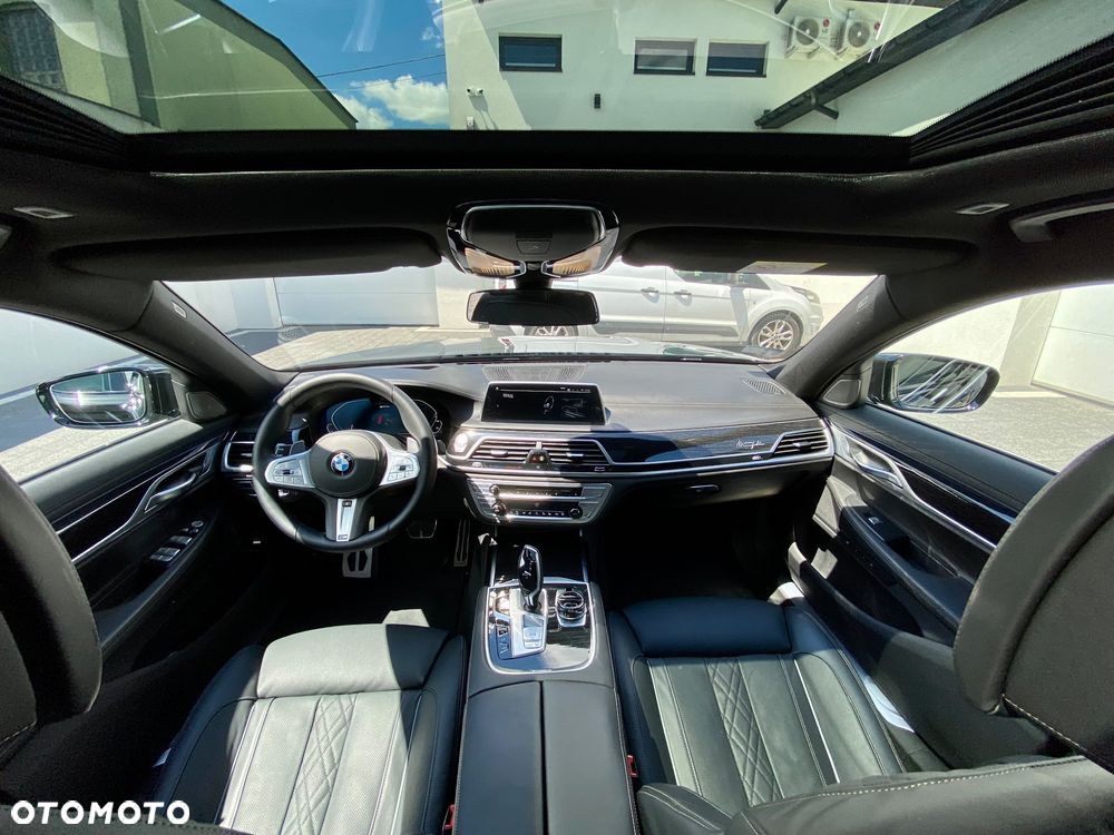 BMW Seria 7 745e sport - 30