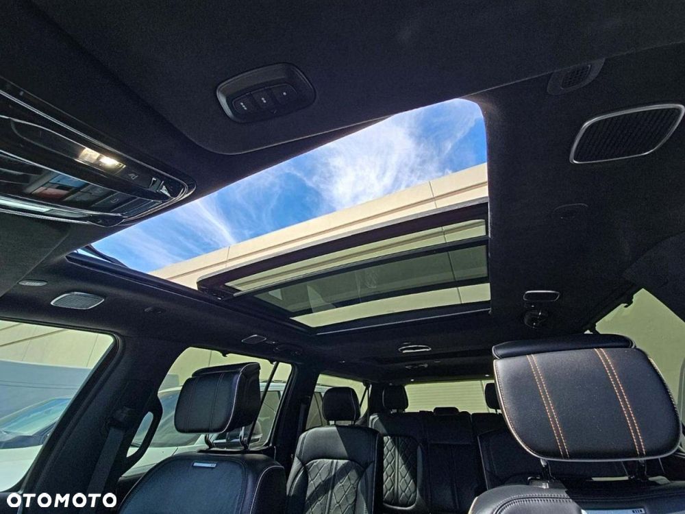 Jeep Grand Wagoneer - 11