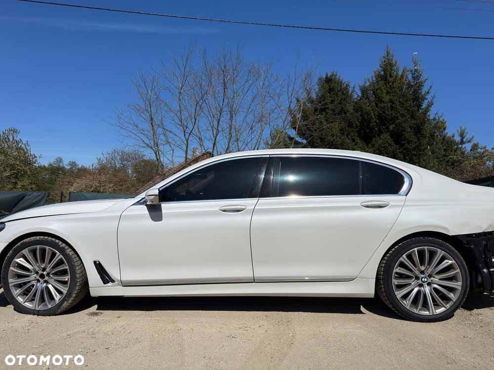BMW Seria 7 750i xDrive Edition Exclusive - 27