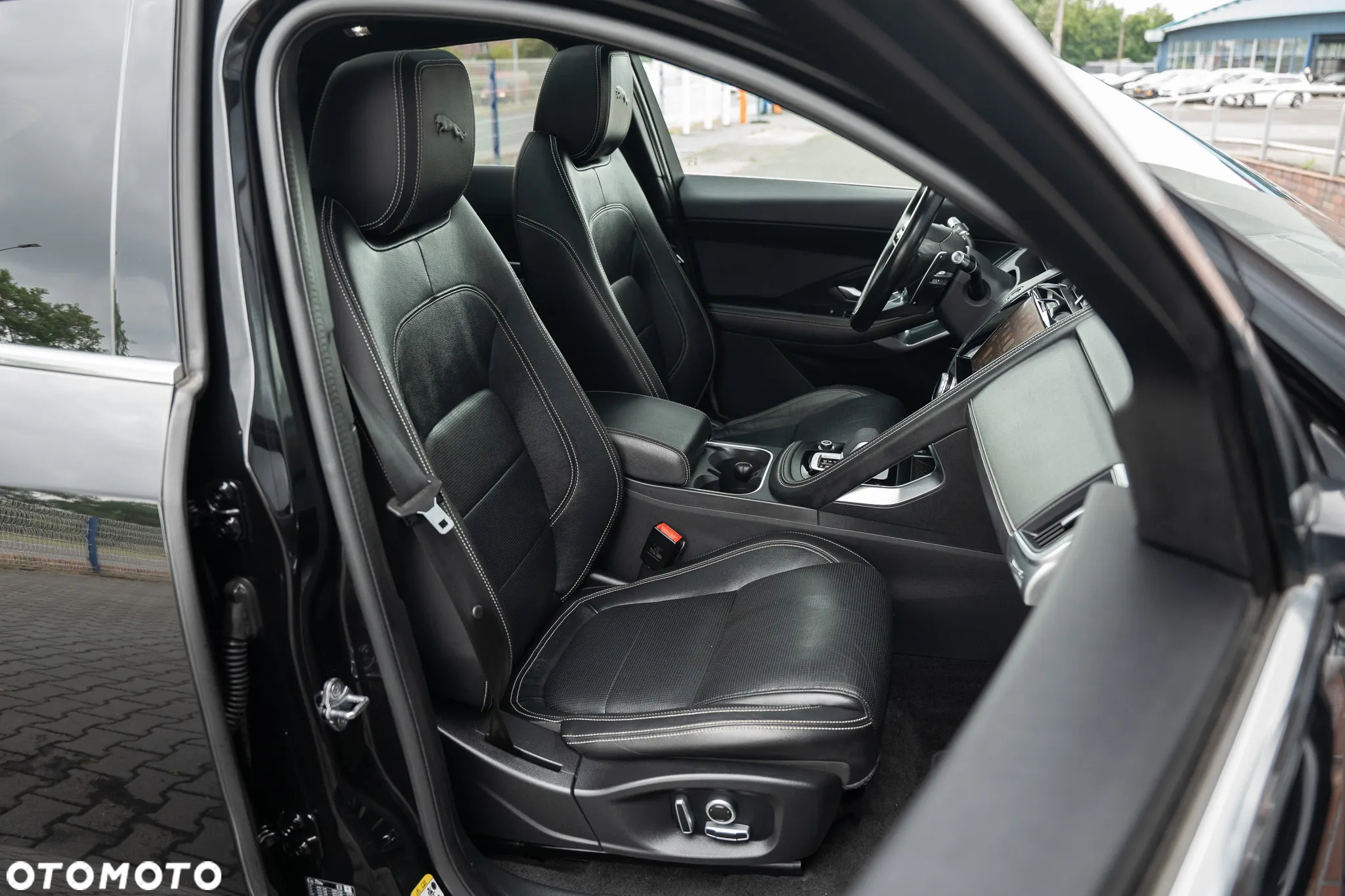 Jaguar E-Pace D200 AWD R-Dynamic - 22